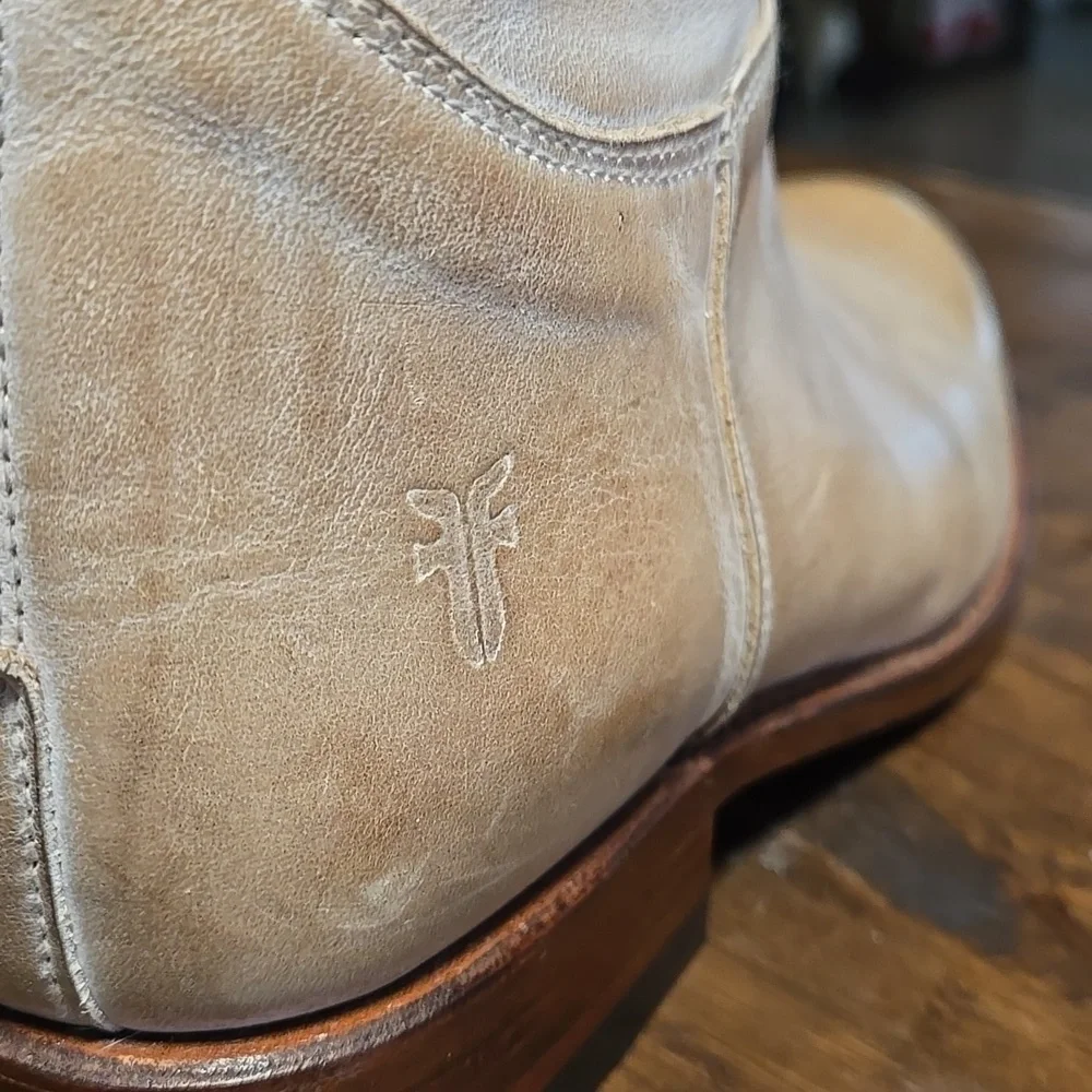 Frye Tan Paige Embroidered Logo Riding Boots Womens Size 7 Zip Back